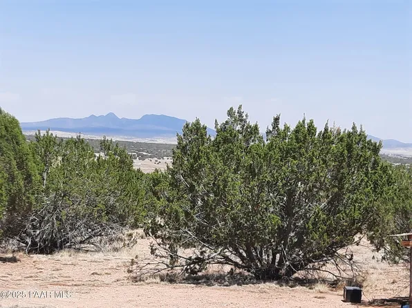 1244C2 N Shadow Mountain Pkwy, Seligman, AZ 86337