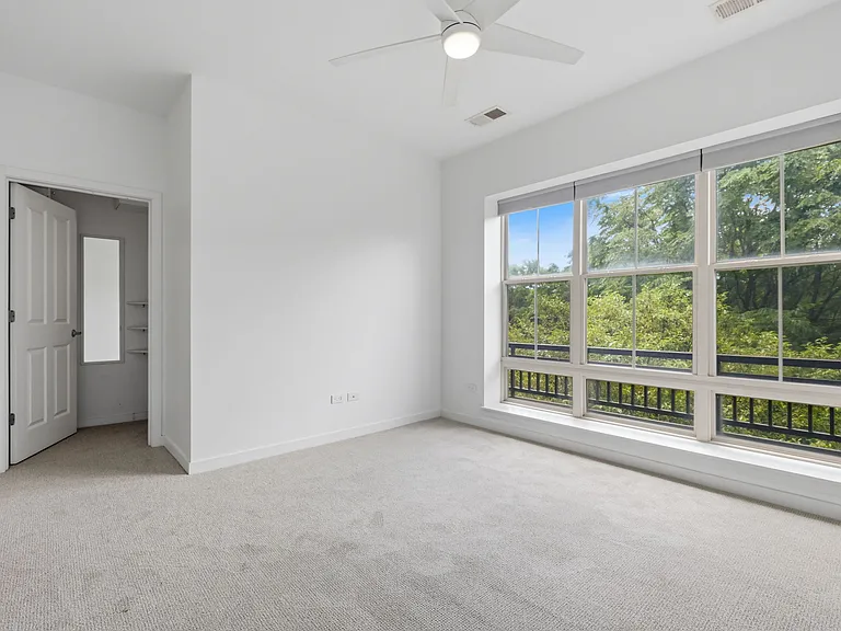 1214 W Grenshaw St — Photo 4