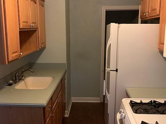 5th image of 3839 Berkley Ave