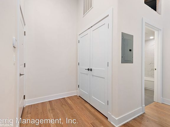 4th image of 4405 N Artesian Ave #201