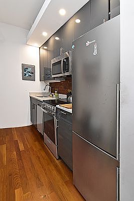 4th image of 177 Orchard St #A