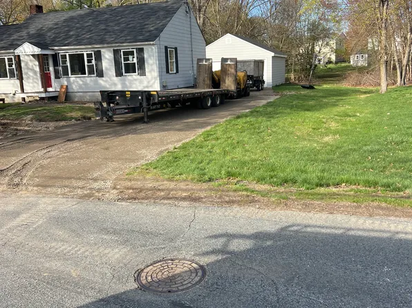 94 Pleasant St, Medfield, MA 02052