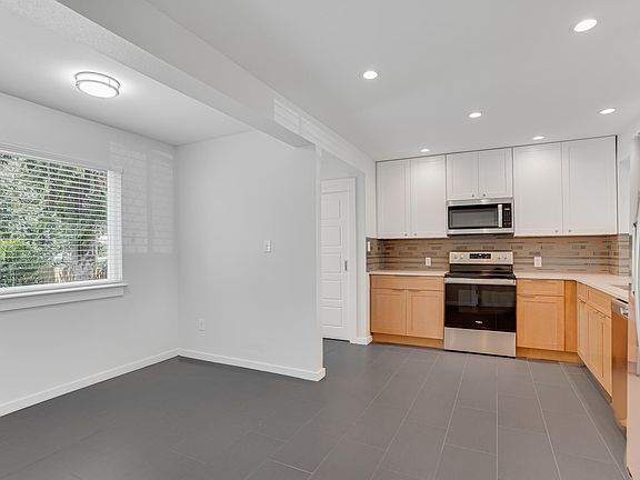 4th image of 3406 Dolphin Dr #A