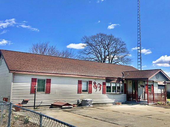 4th image of 6090 Lake Dr