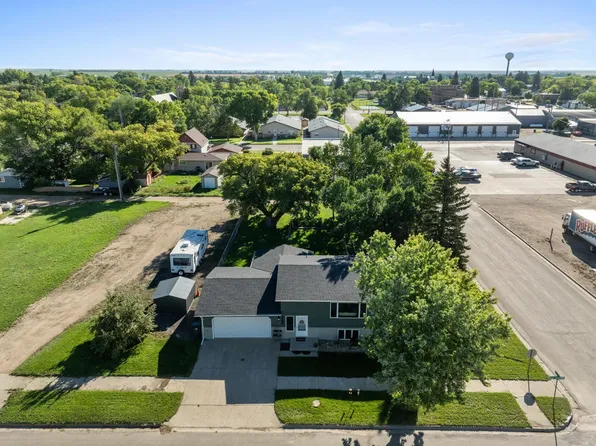 202 1st Ave NW, Mohall, ND 58761