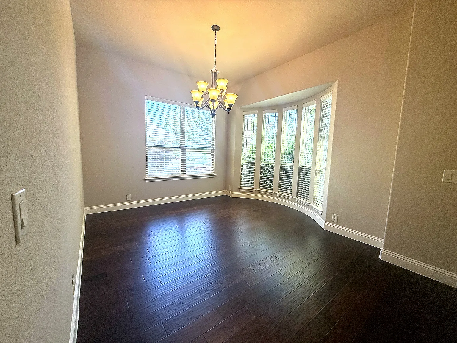 4 bed, 2454 sqft, $3,100 — Photo 2