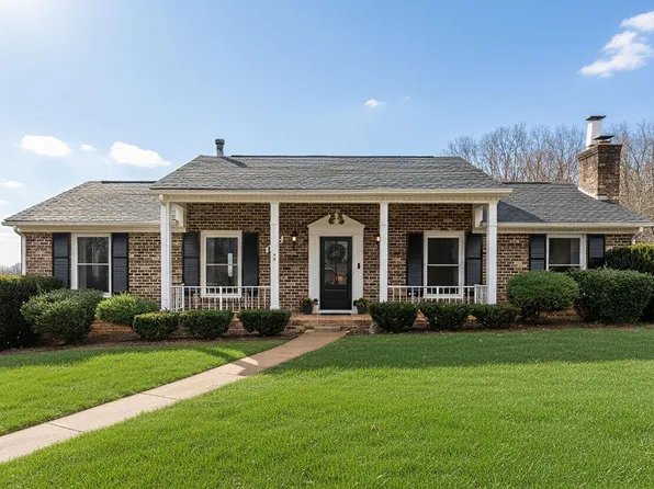 1222 Pinehurst Rd, Staunton, VA 24401