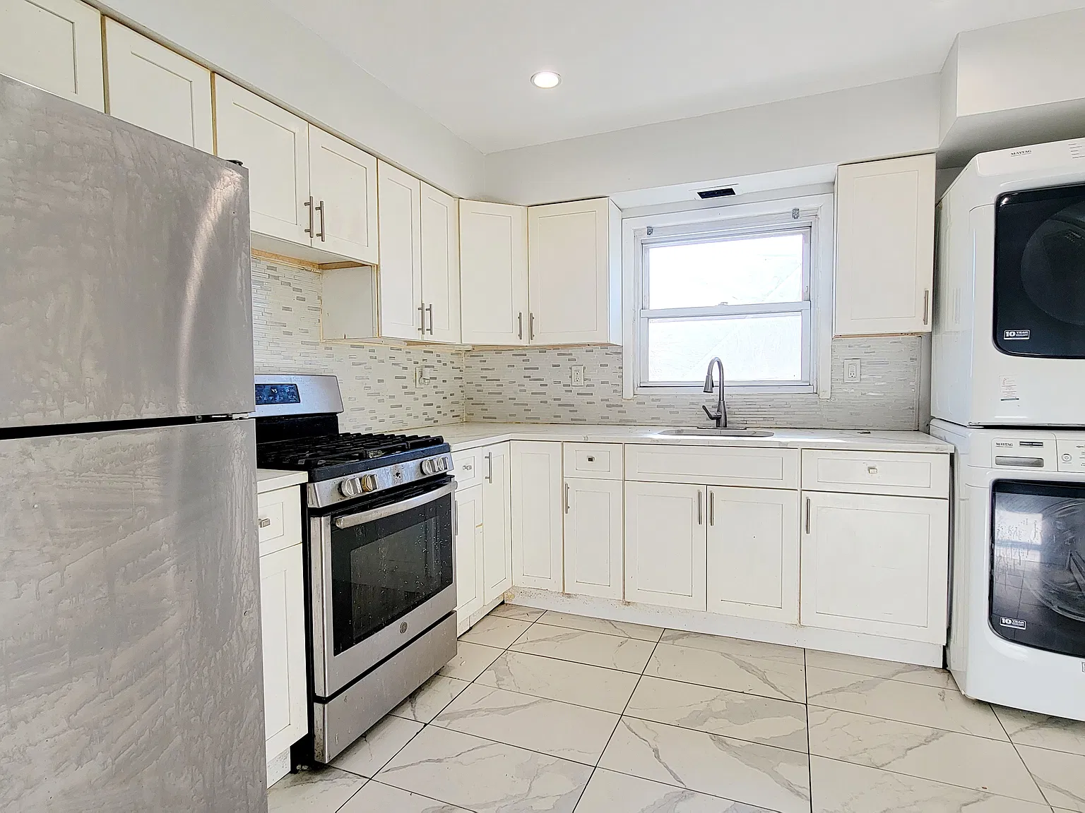 3 bed, 1200 sqft, $2,350 — Photo 2