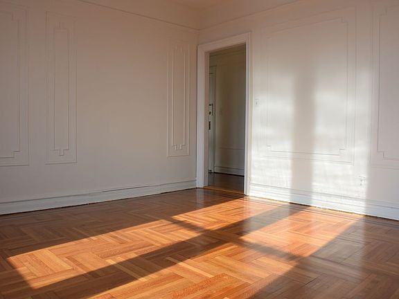 4th image of 11937 Metropolitan Ave APT 5L