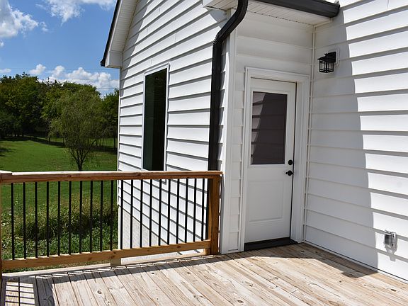 3rd image of 1211 Meadowview Dr