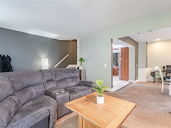 5th image of 132 E 156th St