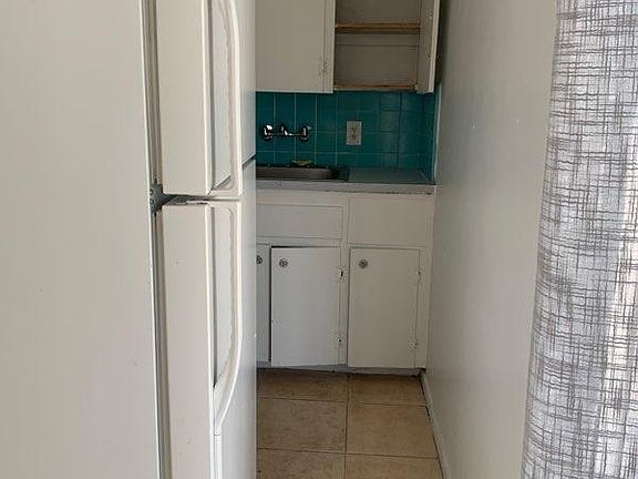 5th image of 2643 E Clarendon Ave #2643B