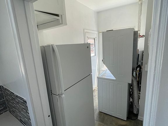 2nd image of 1210 N Saint Andrews Pl
