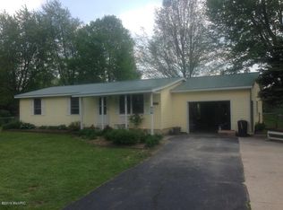 354 E Bacon St, Hillsdale, MI 49242