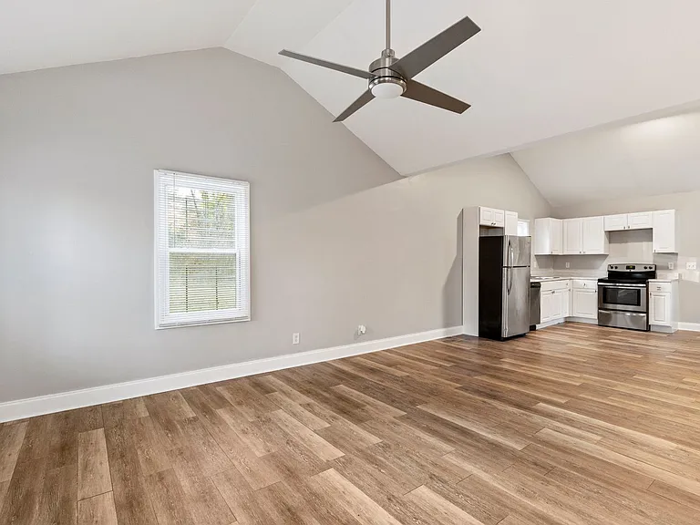 1137 White Oak Ave SW — Photo 13