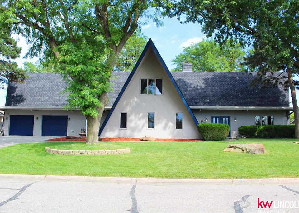 1st image of 62 W Lakeshore Dr