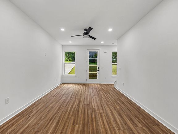 5th image of 202 Pine St