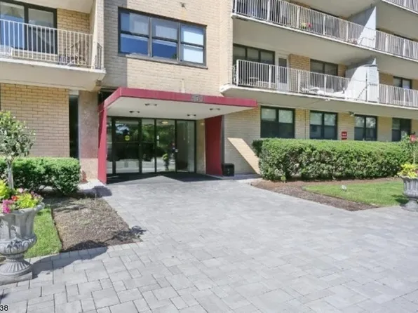 285 Aycrigg Ave APT 7D, Passaic, NJ 07055