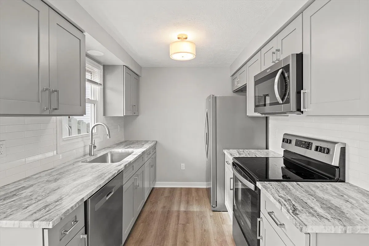 3 bed, 1.5 bath, 1232 sqft, $2,495 — Photo 4