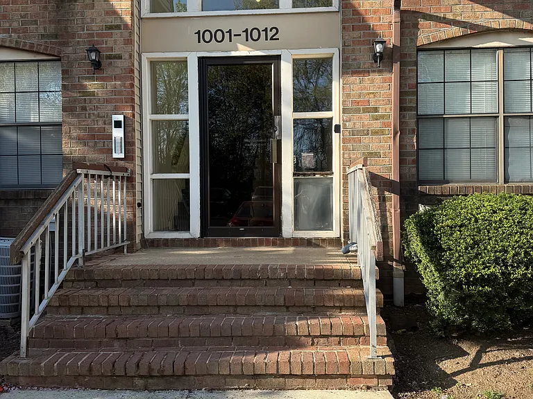 1008 Hidden Village Dr — Photo 1