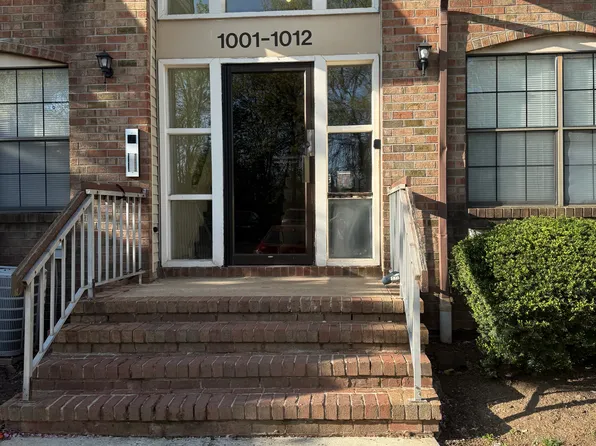 1008 Hidden Village Dr, Perth Amboy, NJ 08861