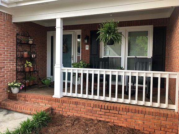 3rd image of 1010 Thornwood Cir