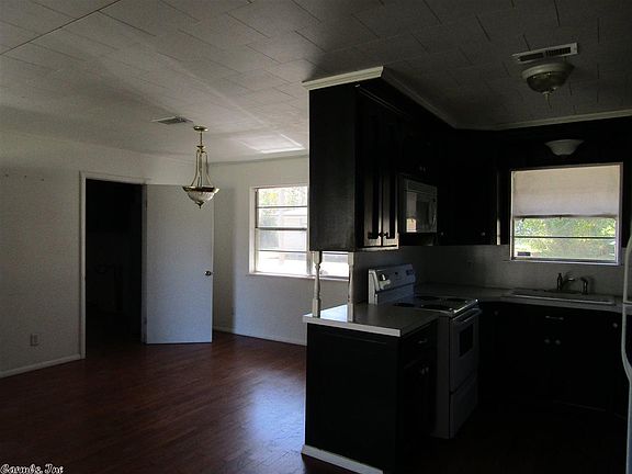 4th image of 919 N 1st St