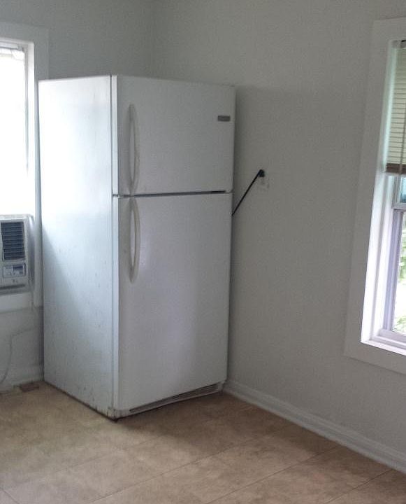 2nd image of 607 N Avenue D