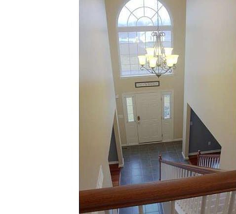 4th image of 631 W Pine St