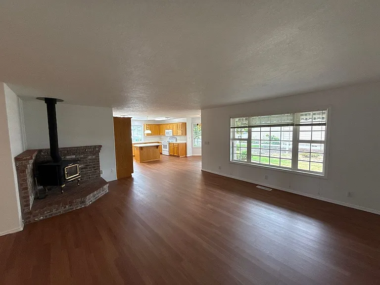 191 McLaughlin Dr — Photo 11