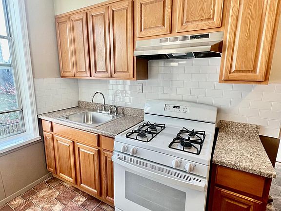 3rd image of 100 Bay 35th St APT 2