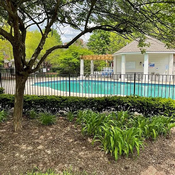 1572 Maryland Club Dr — Photo 17