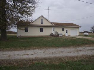 634 N 1500 St, Kinmundy, IL 62854