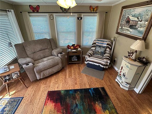 5th image of 218 Cardinal Dr
