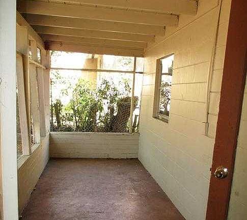 572 Berkshire - patio