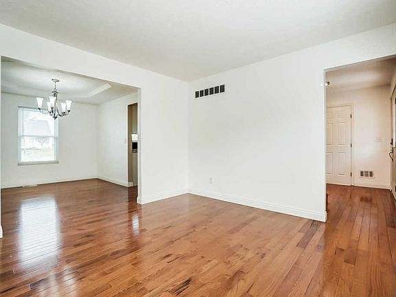 5th image of 5540 Lake Michigan Dr
