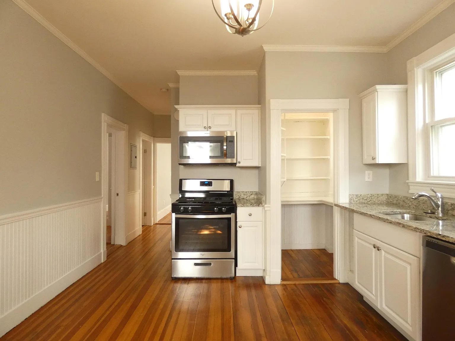 3 bed, 1000 sqft, $2,700 — Photo 3