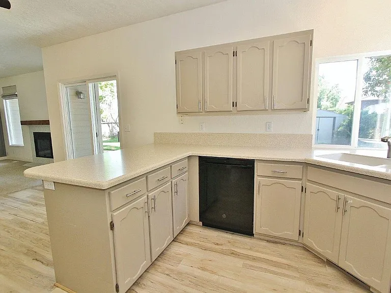1334 N Gawaine Pl — Photo 10