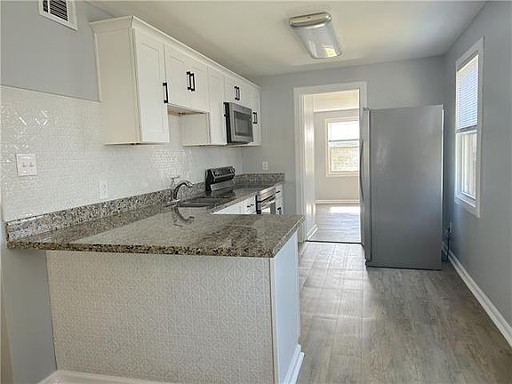 3rd image of 6212 Wadsworth Dr