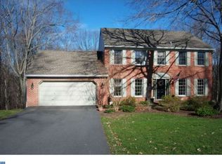 10 Shady Hollow Ln, Reading, PA 19607