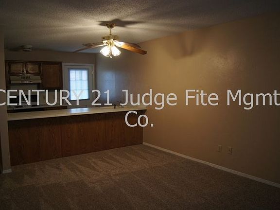 3rd image of 818 Red Bud Dr