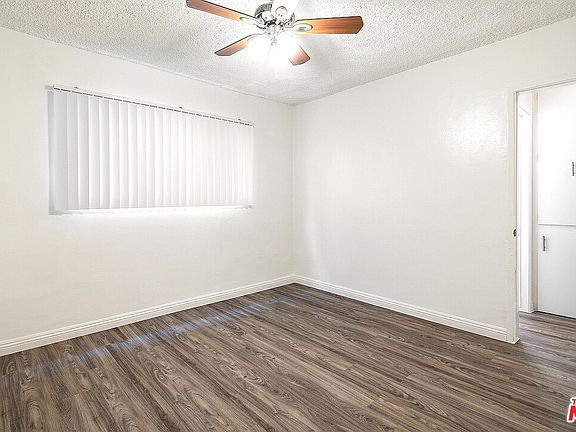 5th image of 20436 Cohasset St #6A