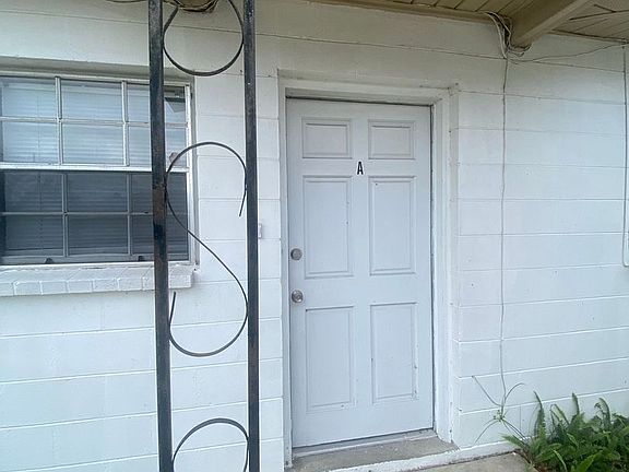 2nd image of 1527 Grace Ave APT A