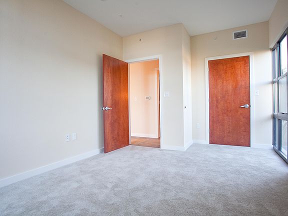 4th image of 1812 West Ave Suite 102
