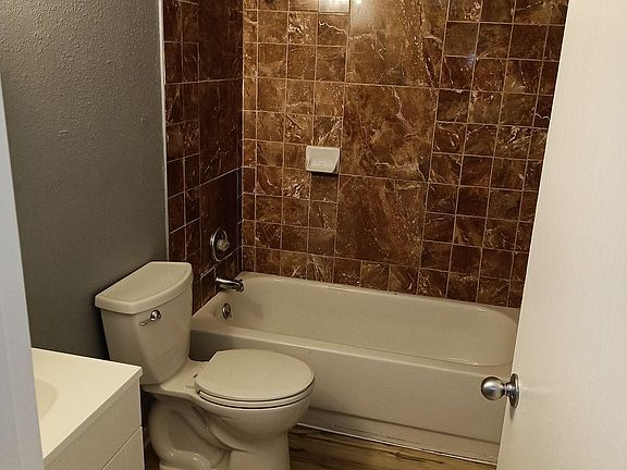5th image of 2124 Exeter Dr APT 3