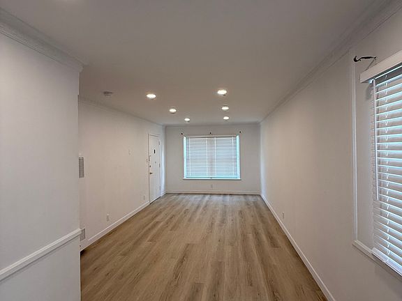 2nd image of 1229 Larrabee St #4