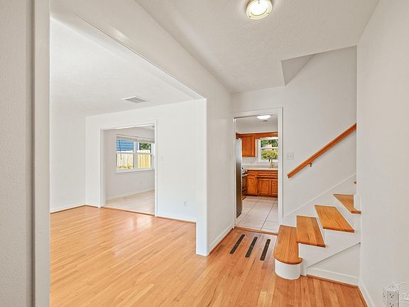 3rd image of 230 Euclid St