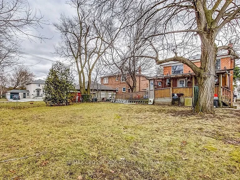 124 Major Mackenzie Dr E #MAIN — Photo 9