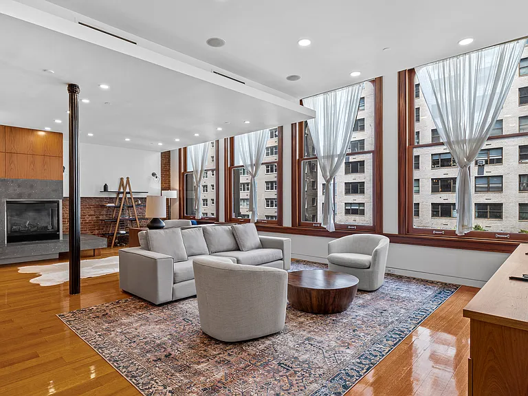 10 E 14th St #6 — Photo 1