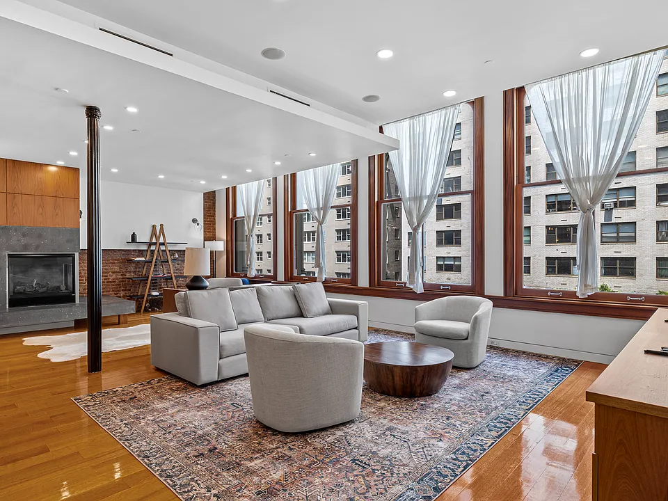 10 E 14th St #6